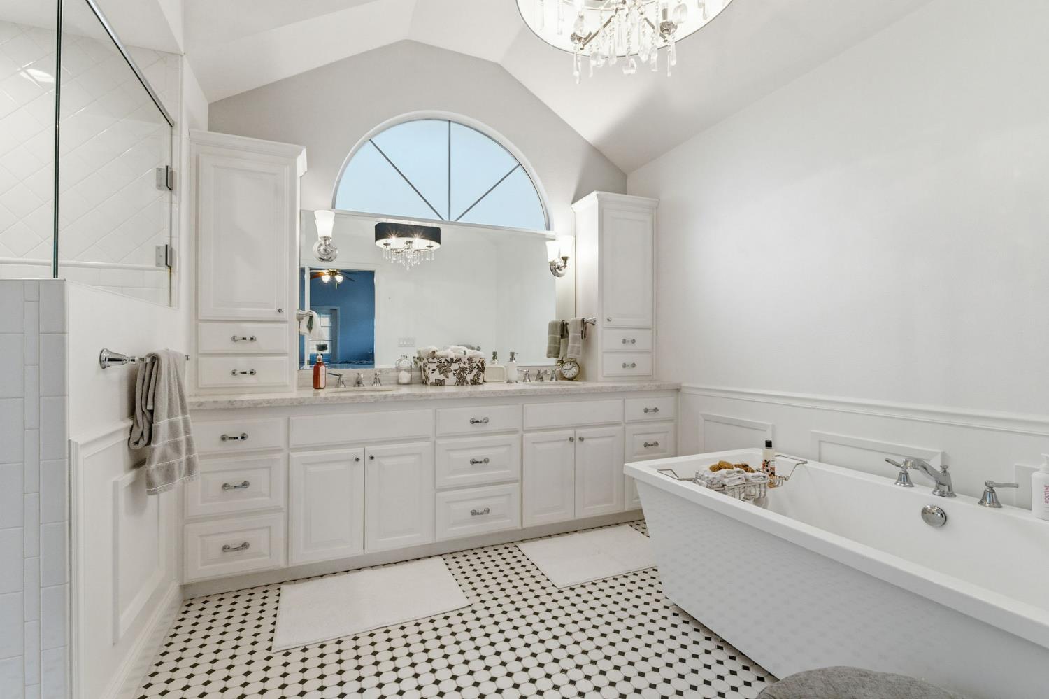 5355 Poinsetta Ave, Clovis, CA 93619