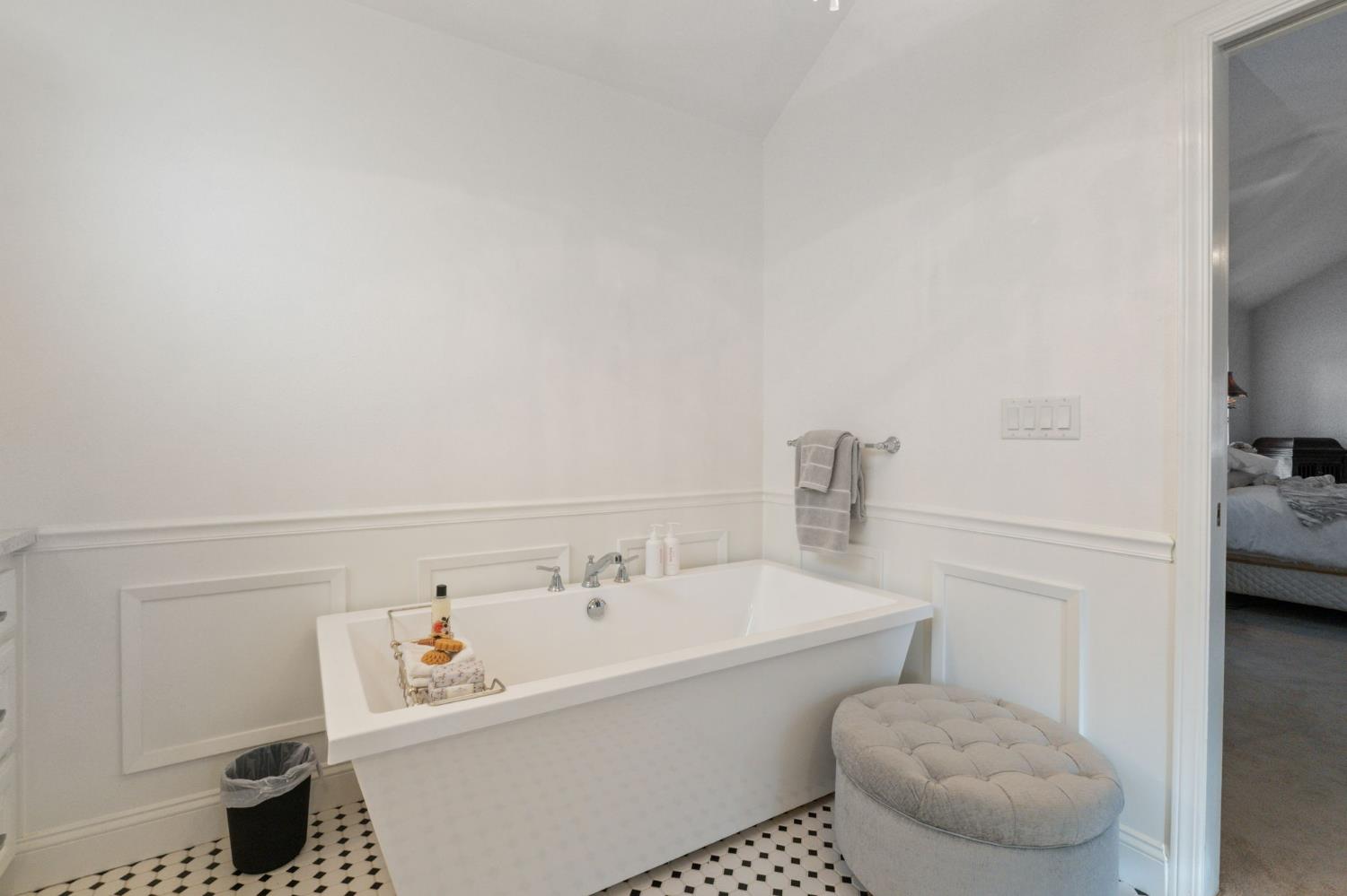 5355 Poinsetta Ave, Clovis, CA 93619