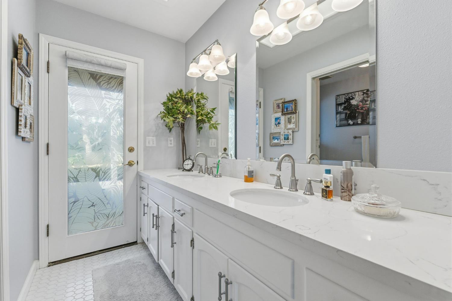 5355 Poinsetta Ave, Clovis, CA 93619