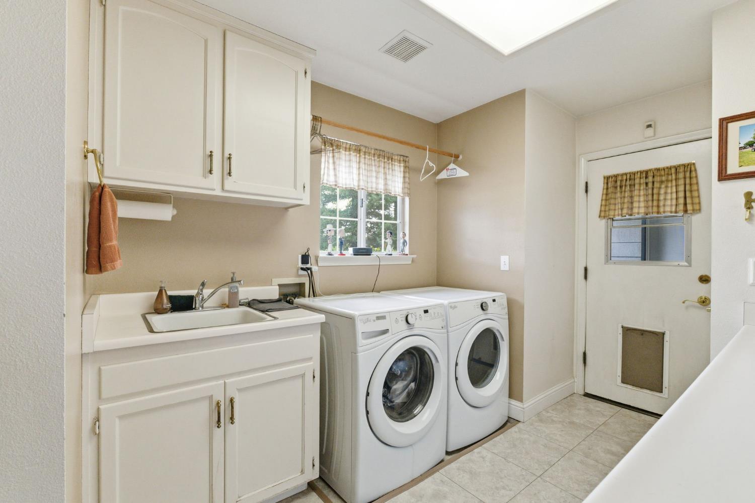 5355 Poinsetta Ave, Clovis, CA 93619