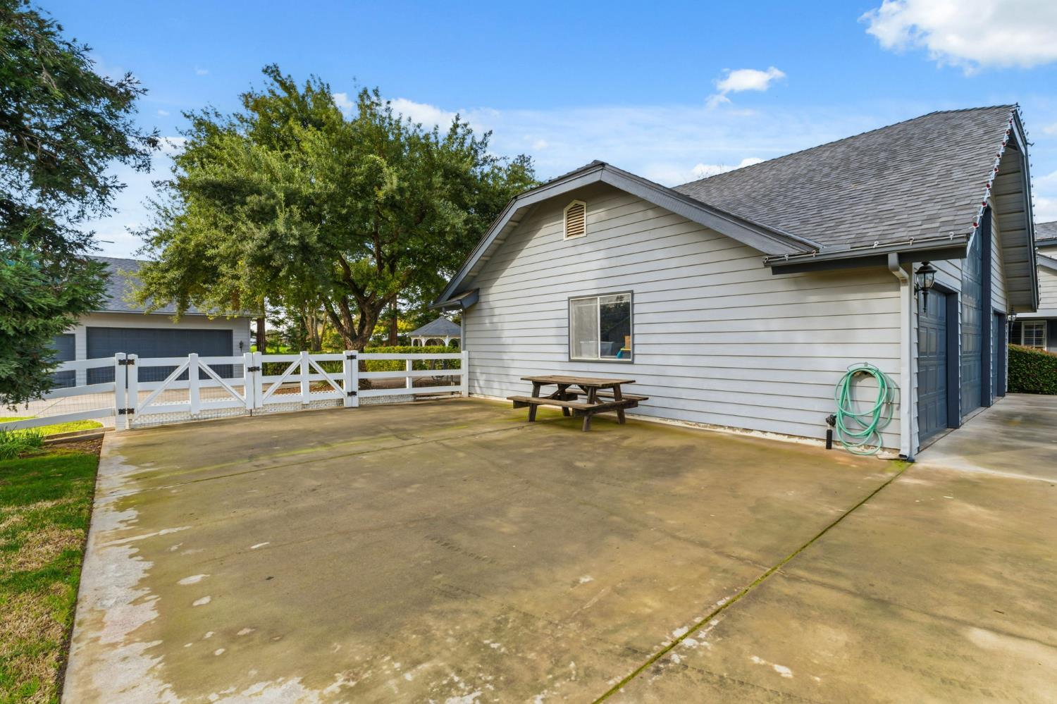 5355 Poinsetta Ave, Clovis, CA 93619