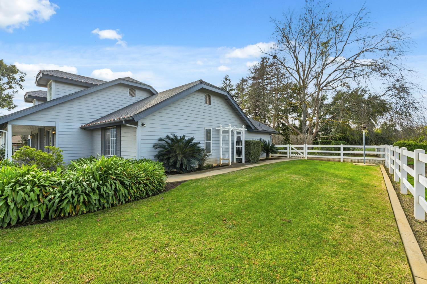 5355 Poinsetta Ave, Clovis, CA 93619