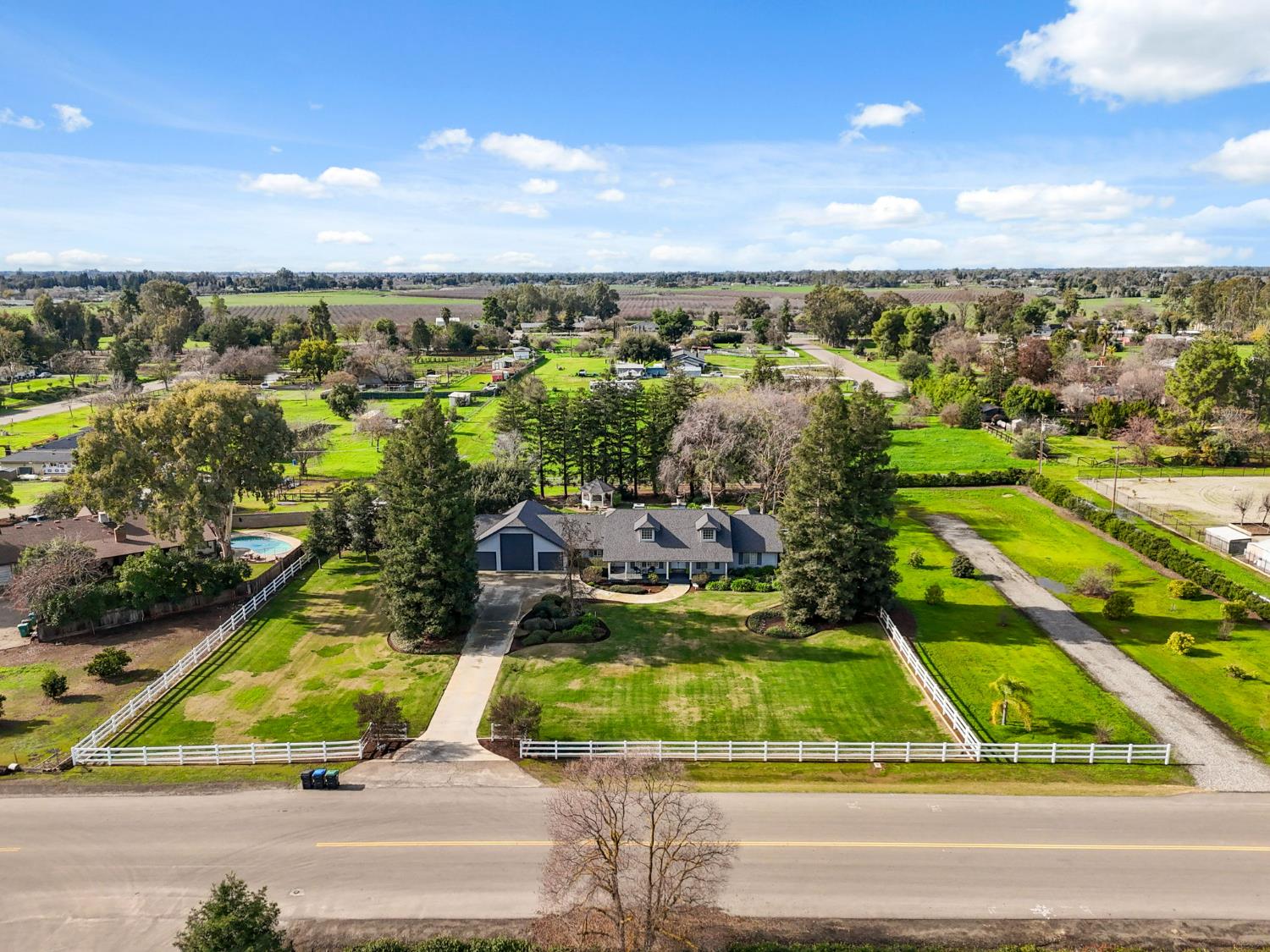 5355 Poinsetta Ave, Clovis, CA 93619