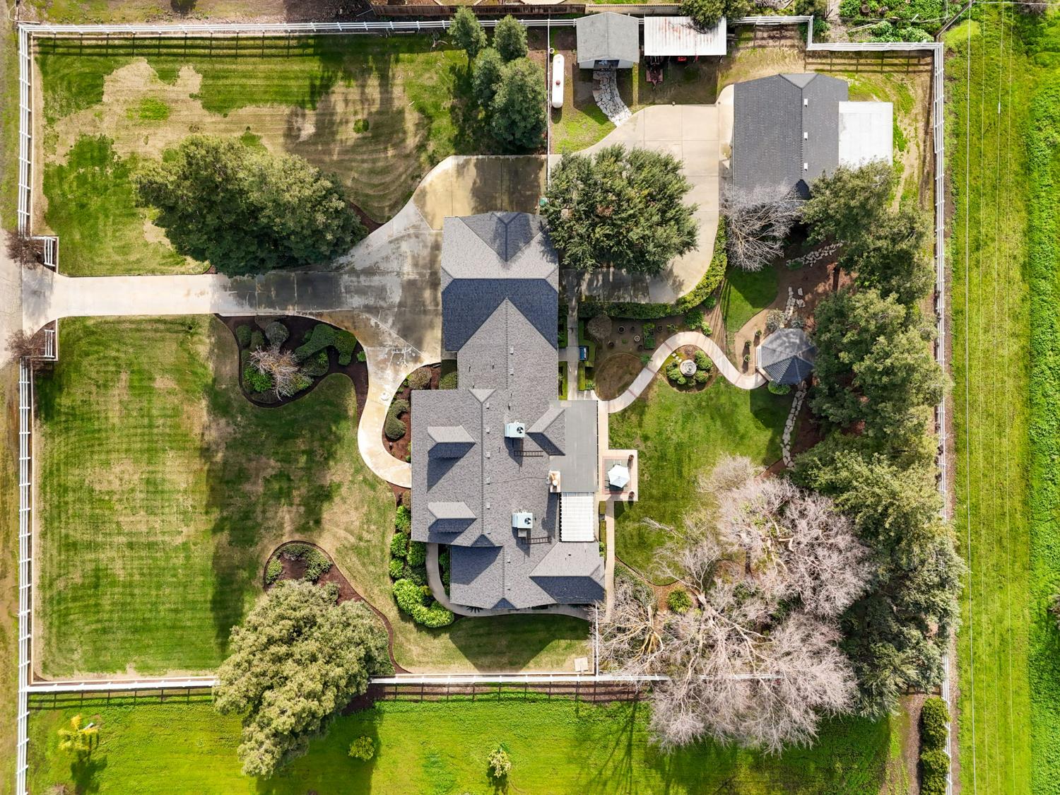 5355 Poinsetta Ave, Clovis, CA 93619