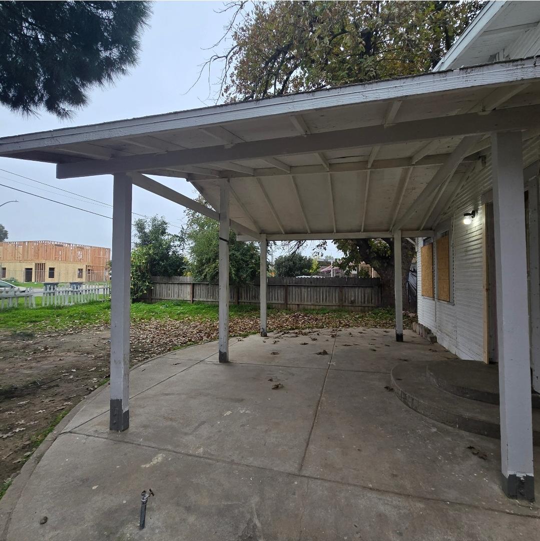 5251 N State St, Fresno, CA 93722