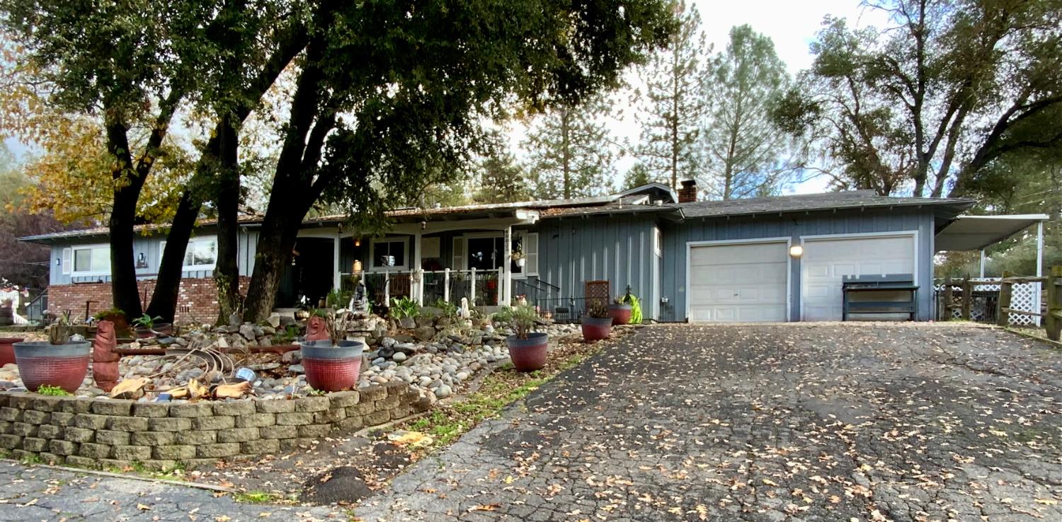 48833 Rock Point Rd, Oakhurst, CA 93644