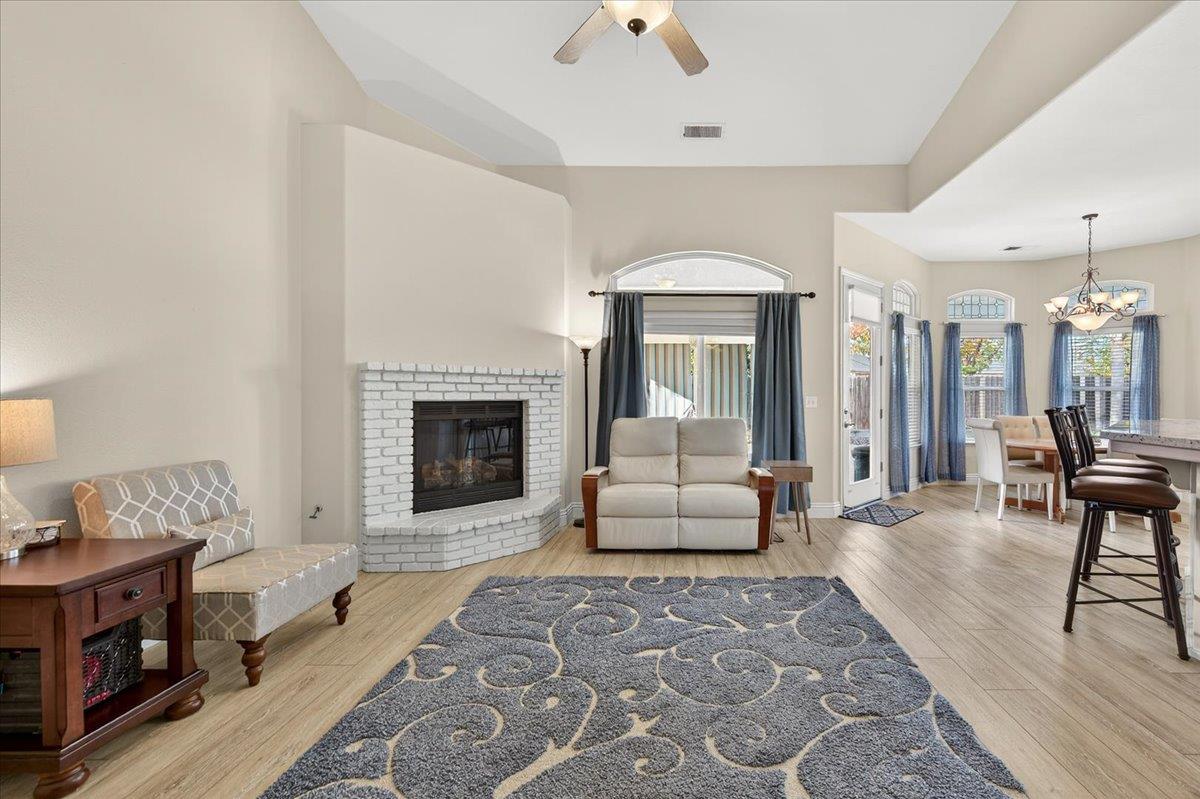 174 N Lind Ave, Clovis, CA 93612