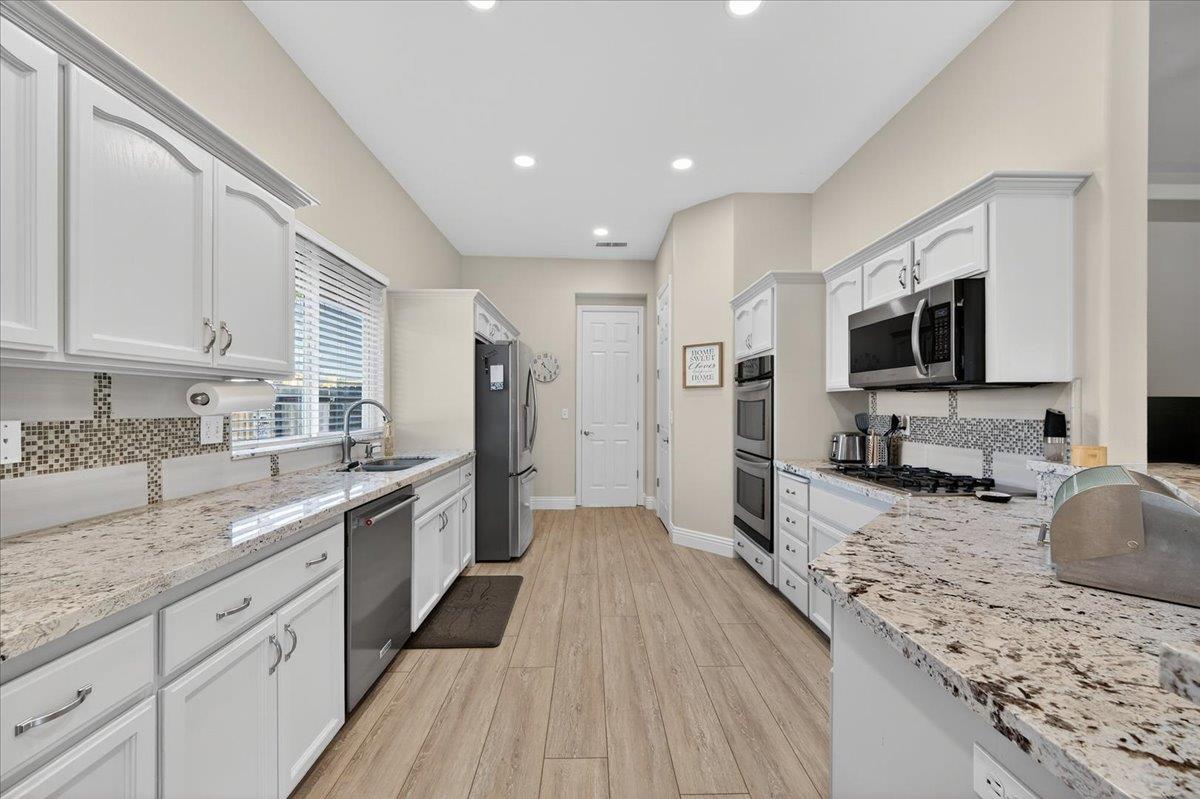 174 N Lind Ave, Clovis, CA 93612