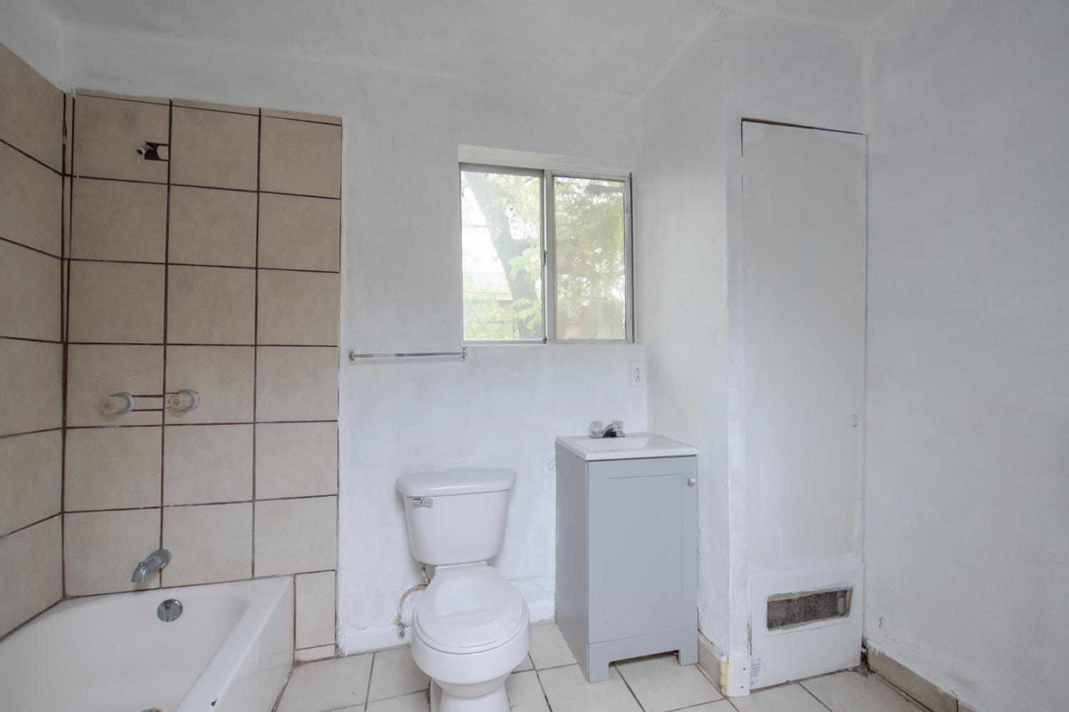 424 Morton Ave, Sanger, CA 93657