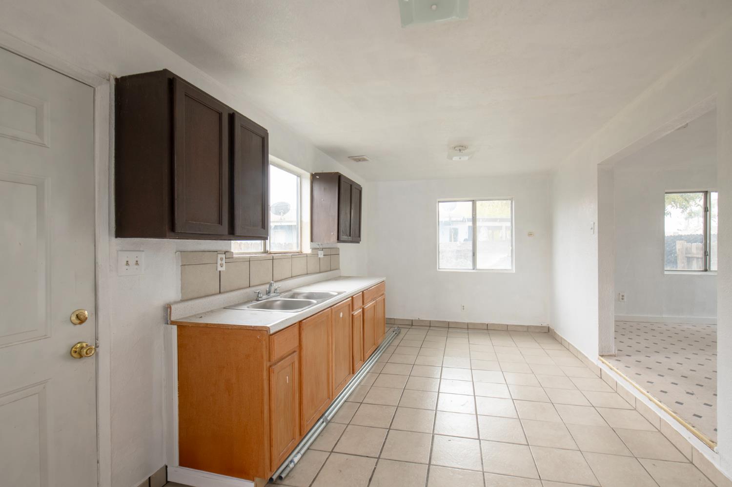 424 Morton Ave, Sanger, CA 93657