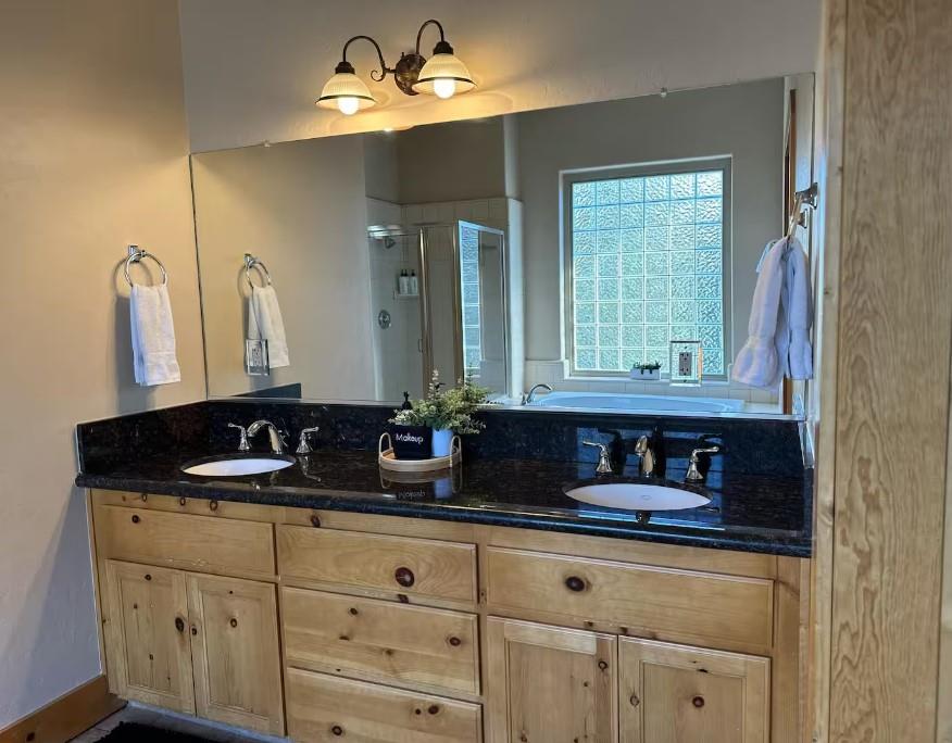 40836 Village Pass Ln, Shaver Lake, CA 93664