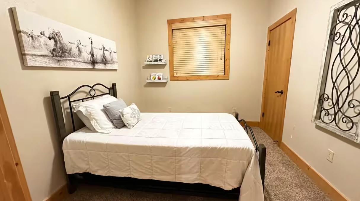 40836 Village Pass Ln, Shaver Lake, CA 93664