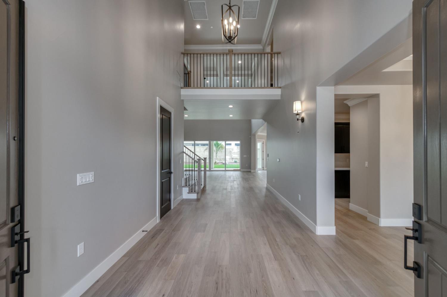 11574 N Range View Dr, Fresno, CA 93730