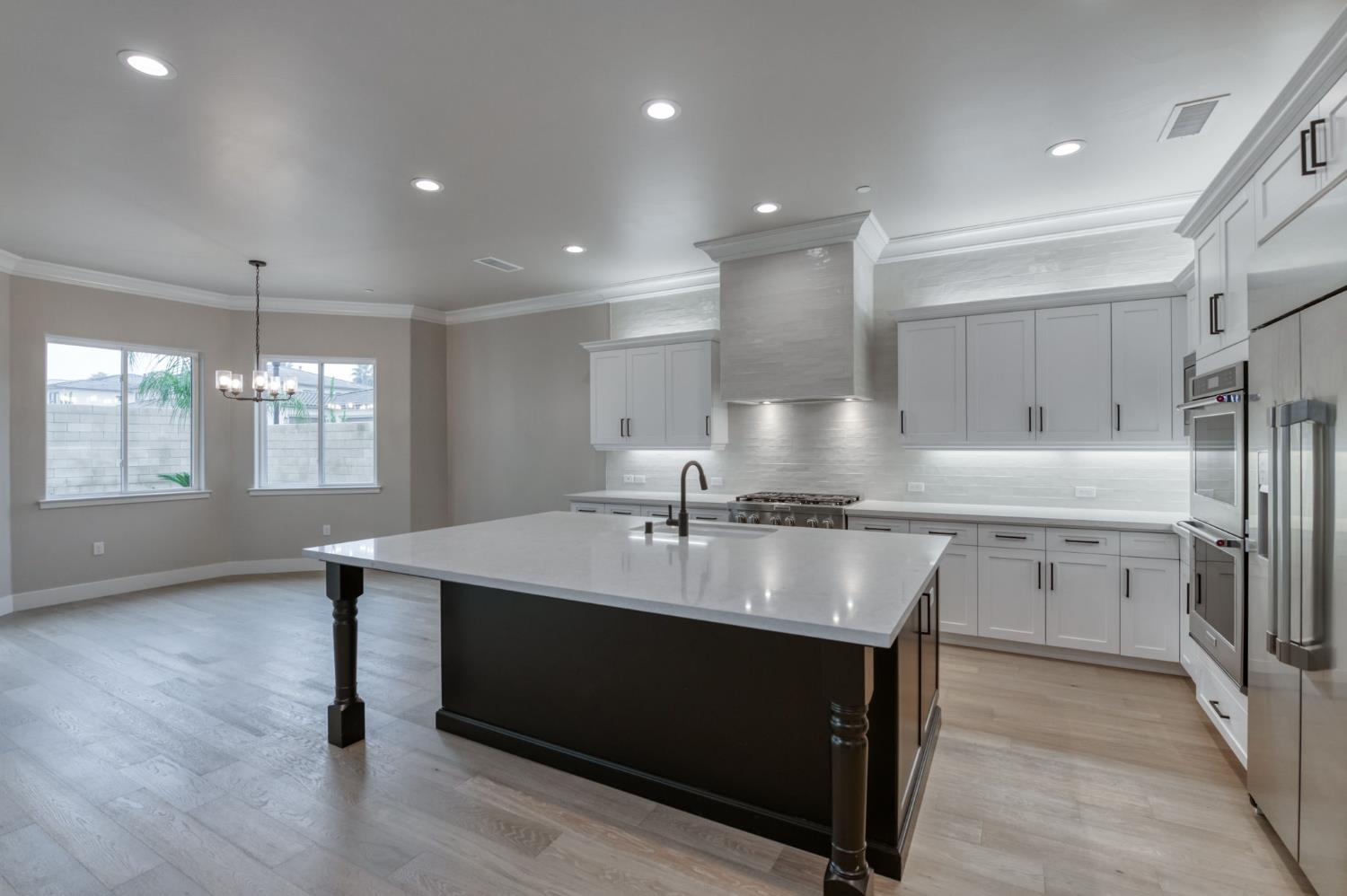 11574 N Range View Dr, Fresno, CA 93730