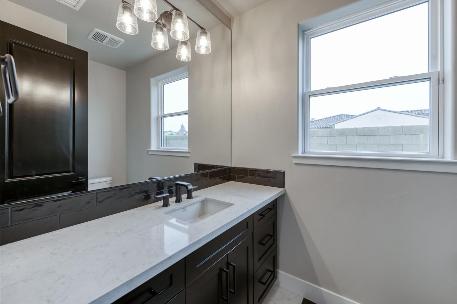 11574 N Range View Dr, Fresno, CA 93730