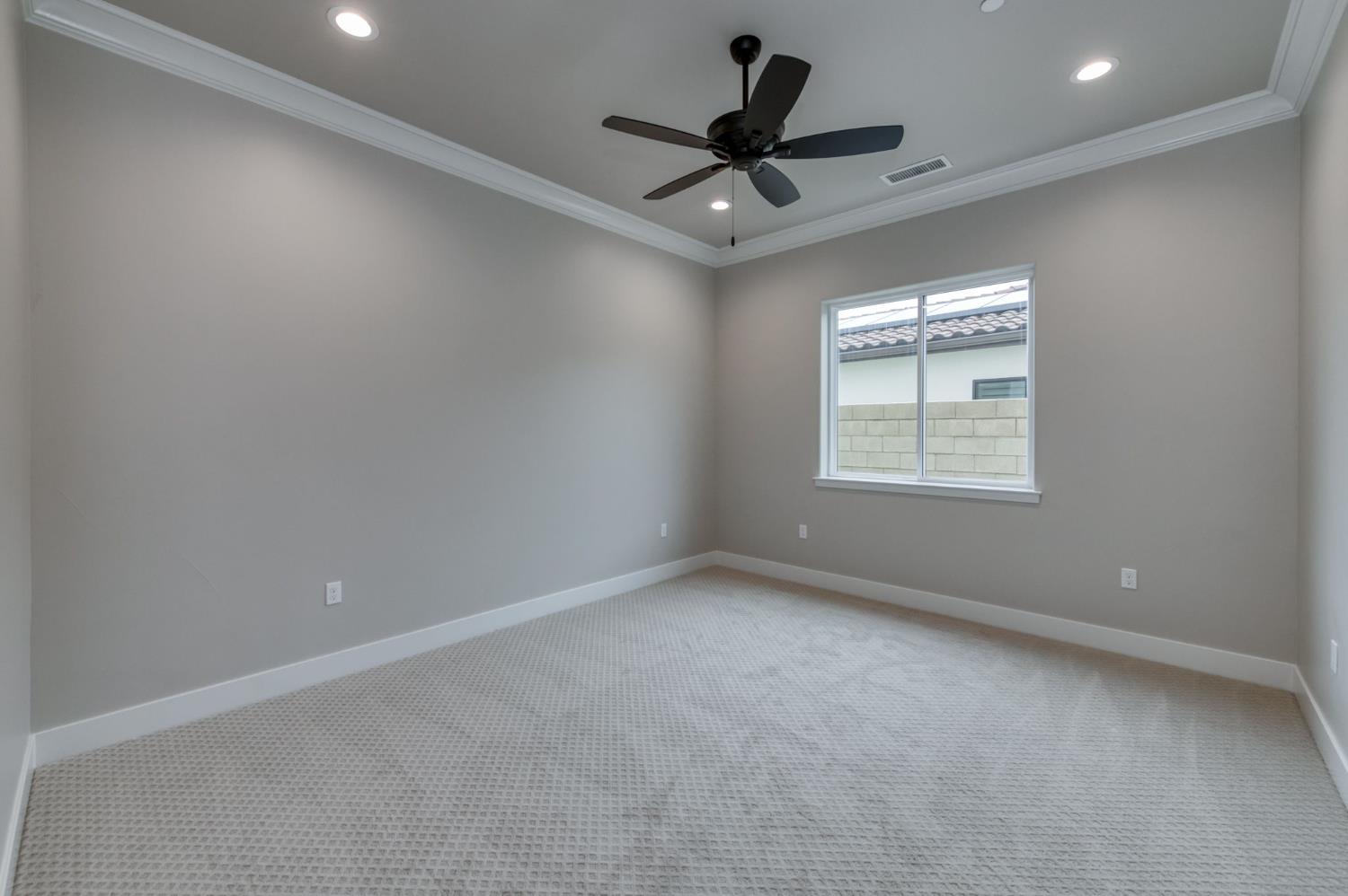 11574 N Range View Dr, Fresno, CA 93730