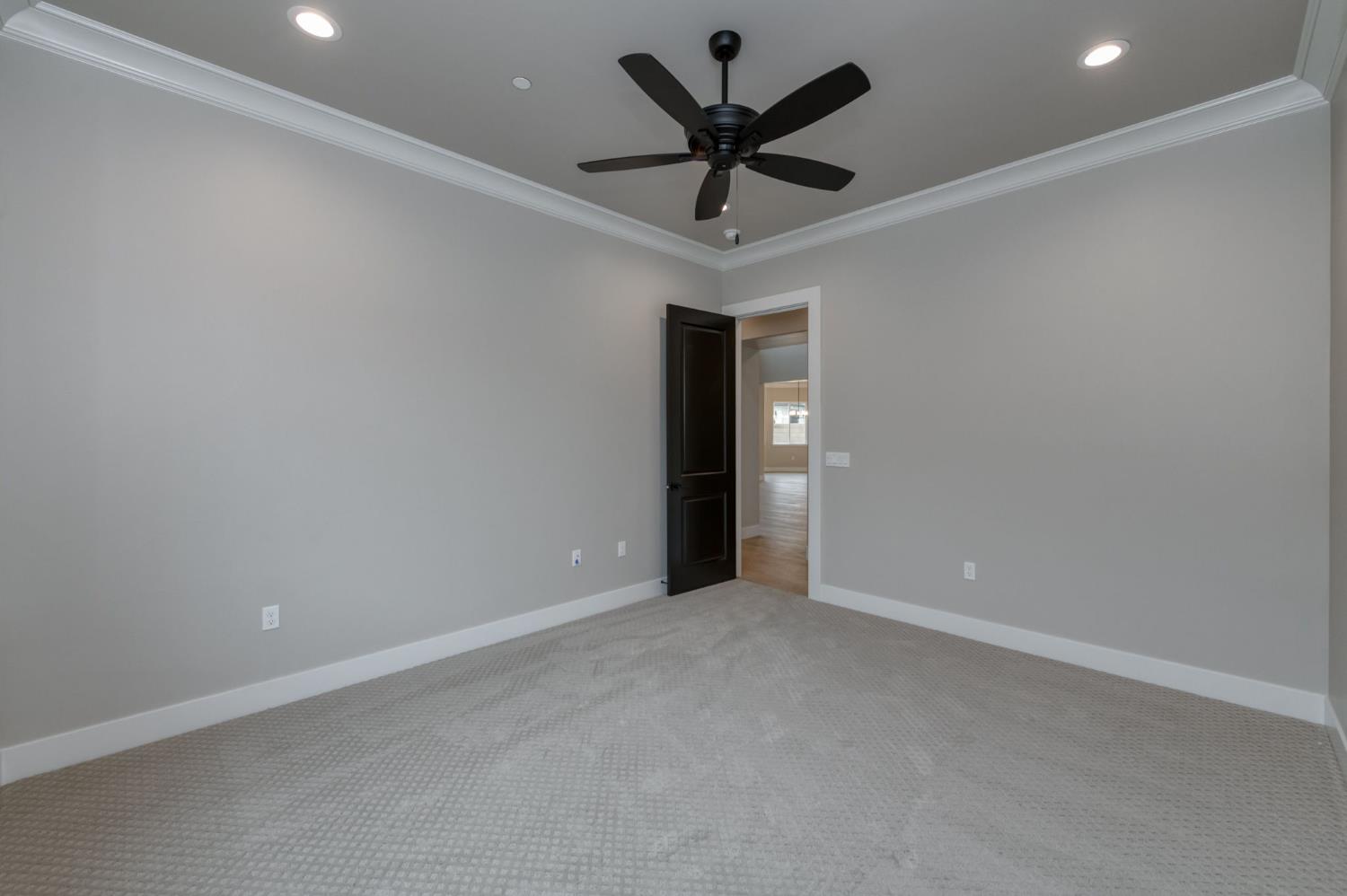 11574 N Range View Dr, Fresno, CA 93730