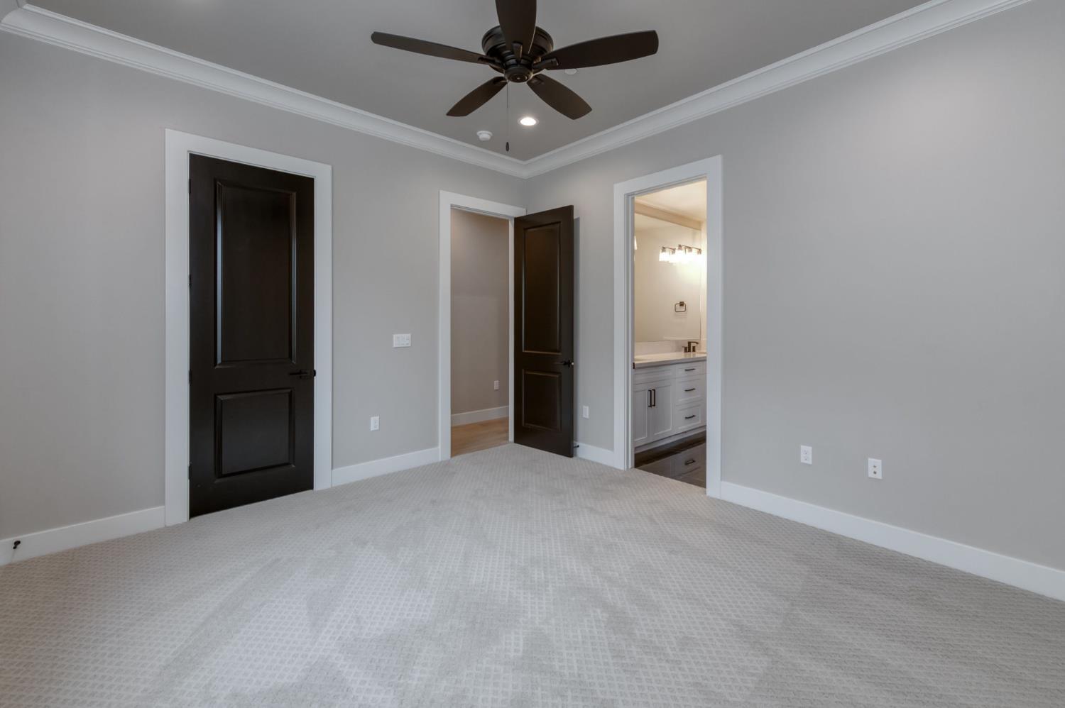 11574 N Range View Dr, Fresno, CA 93730