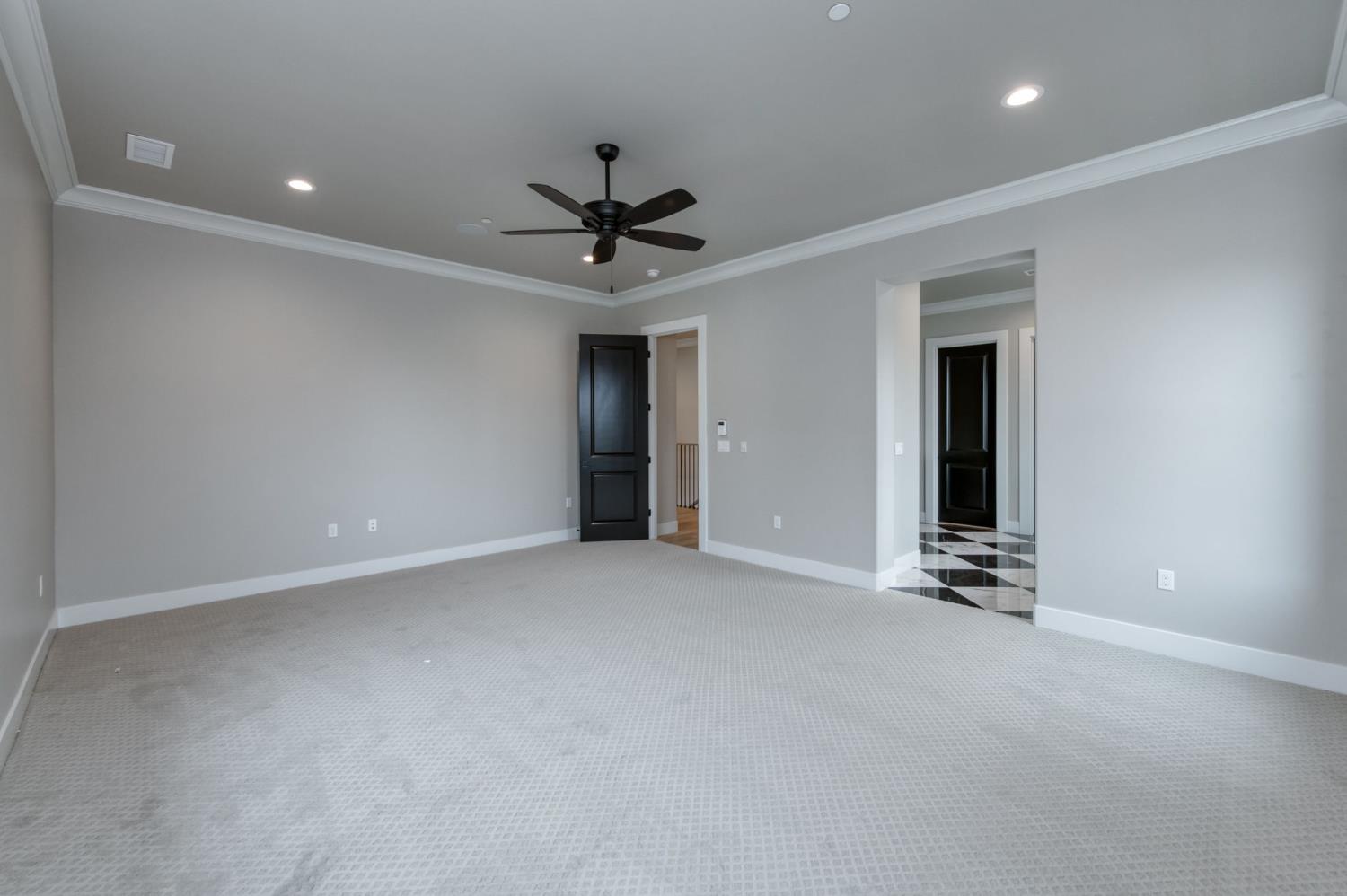 11574 N Range View Dr, Fresno, CA 93730