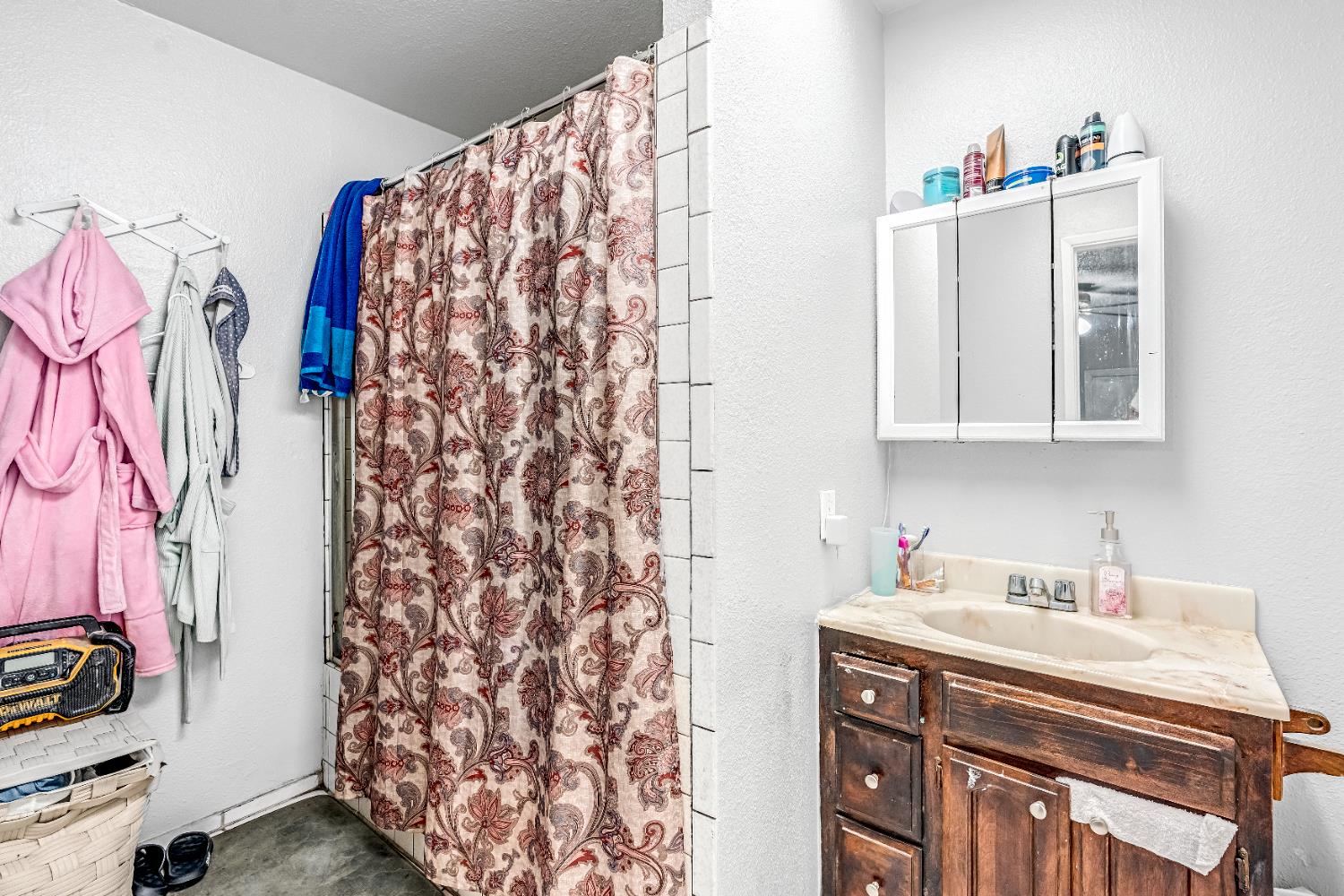 4136 E Madison Ave, Fresno, CA 93702