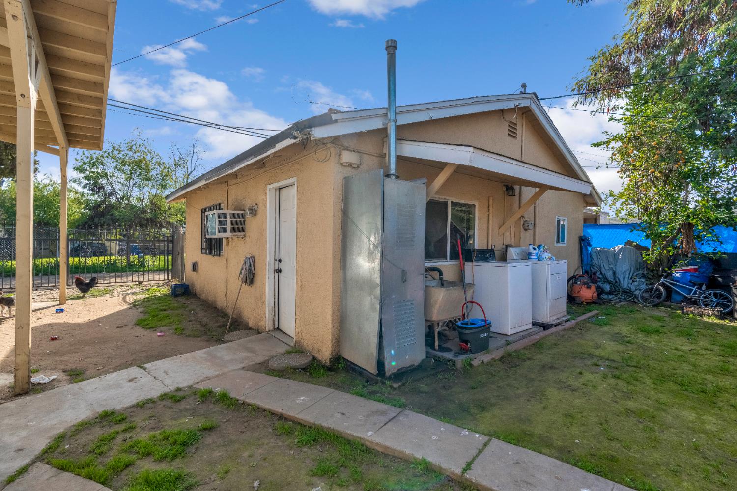 4136 E Madison Ave, Fresno, CA 93702