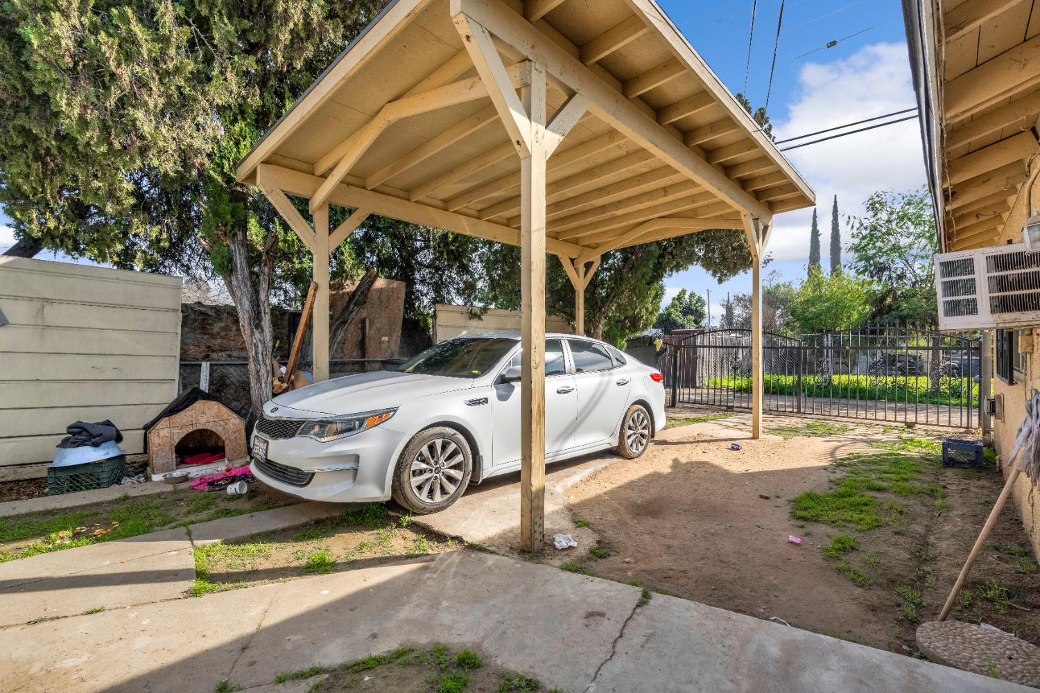 4136 E Madison Ave, Fresno, CA 93702