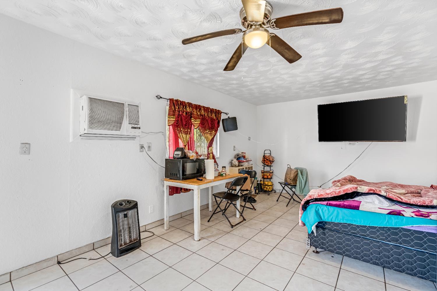 4136 E Madison Ave, Fresno, CA 93702