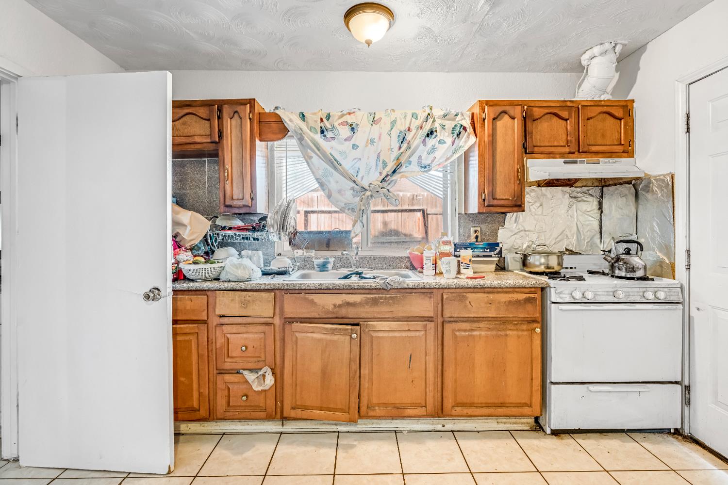 4136 E Madison Ave, Fresno, CA 93702