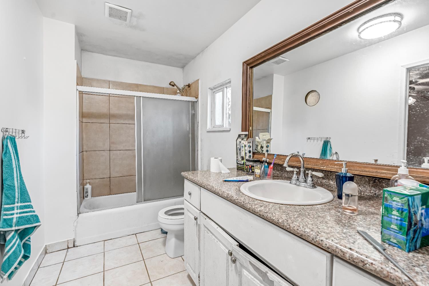 4136 E Madison Ave, Fresno, CA 93702