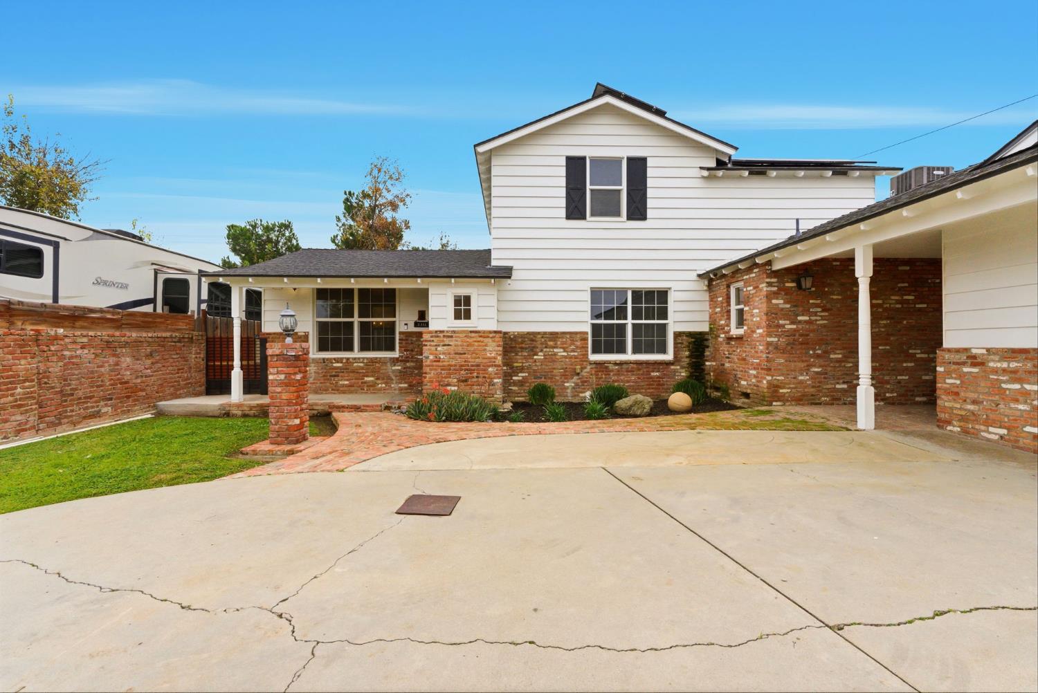 2111 Carter Way, Hanford, CA 93230