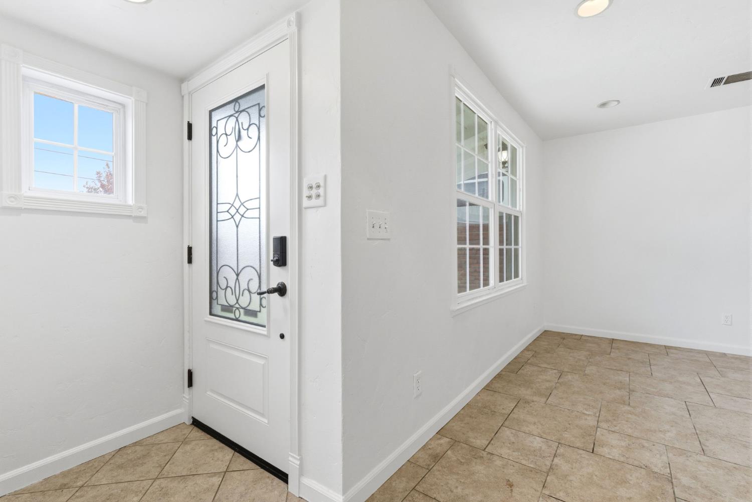 2111 Carter Way, Hanford, CA 93230