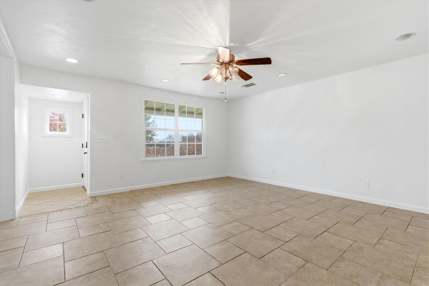 2111 Carter Way, Hanford, CA 93230