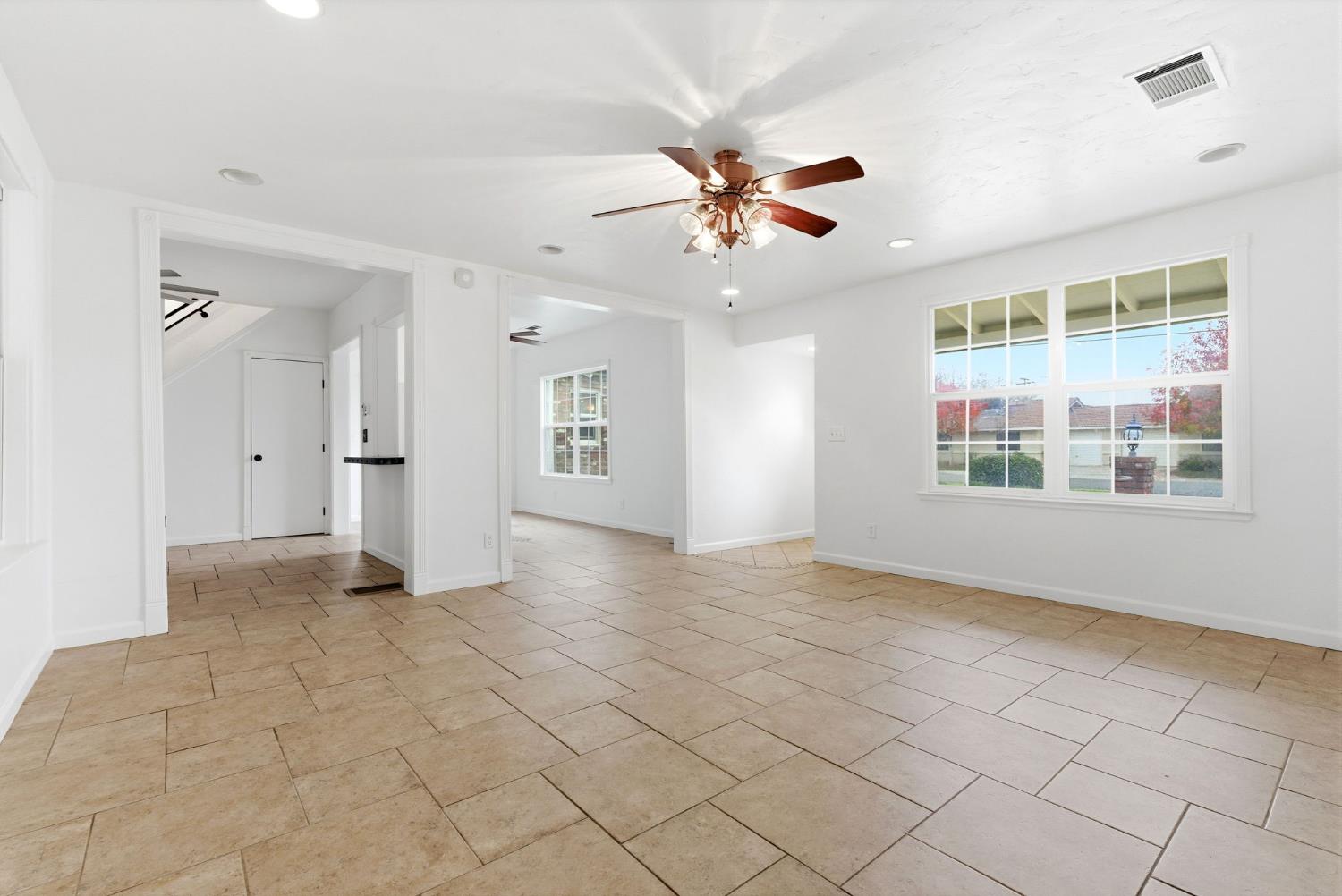 2111 Carter Way, Hanford, CA 93230