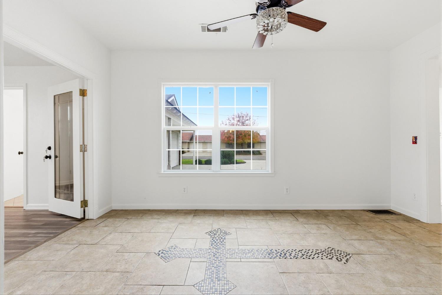 2111 Carter Way, Hanford, CA 93230