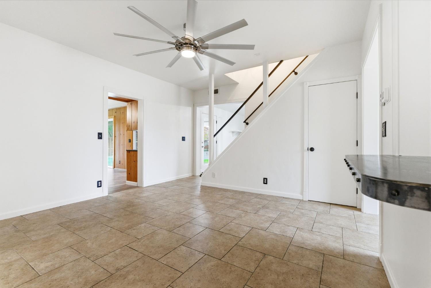 2111 Carter Way, Hanford, CA 93230