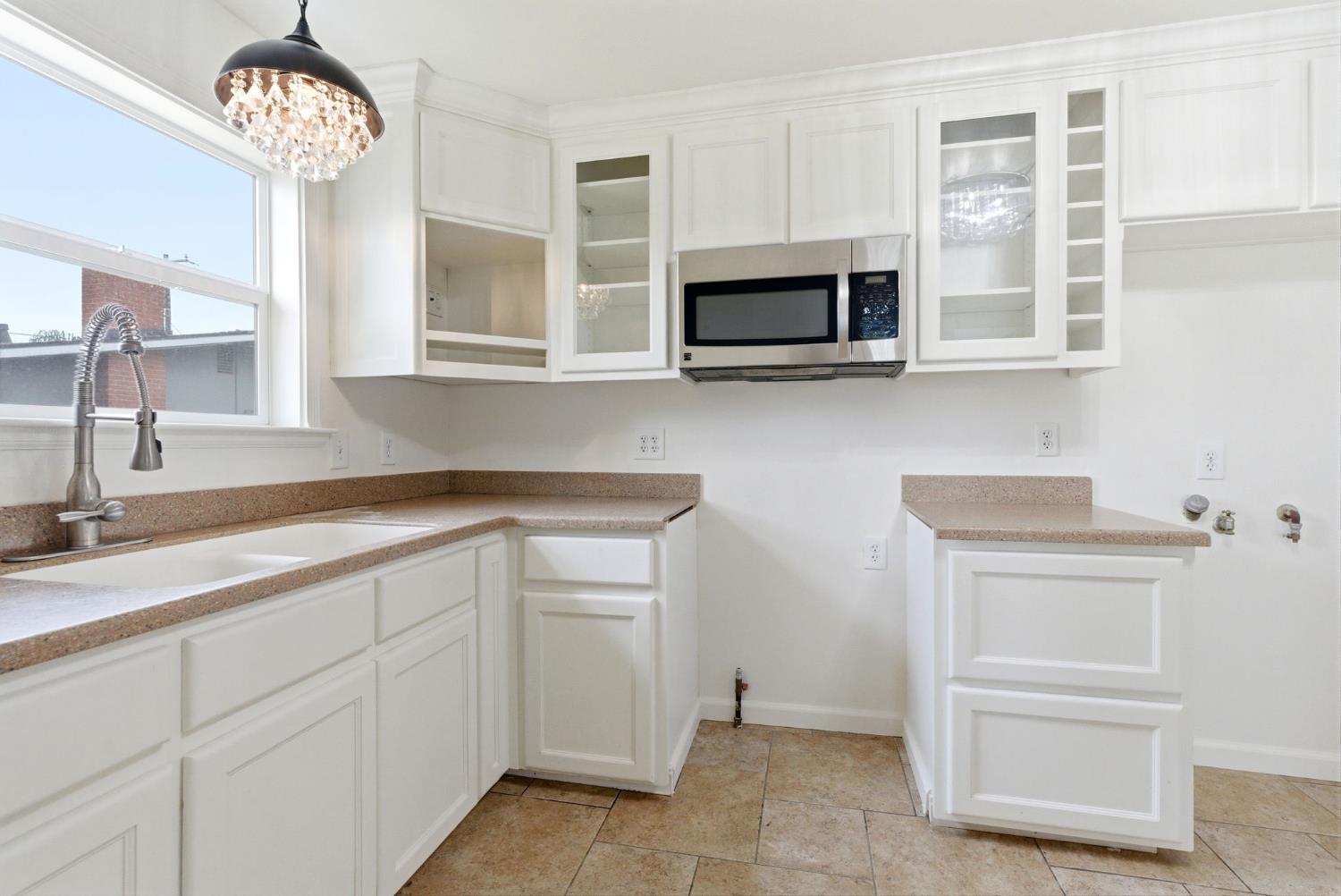 2111 Carter Way, Hanford, CA 93230