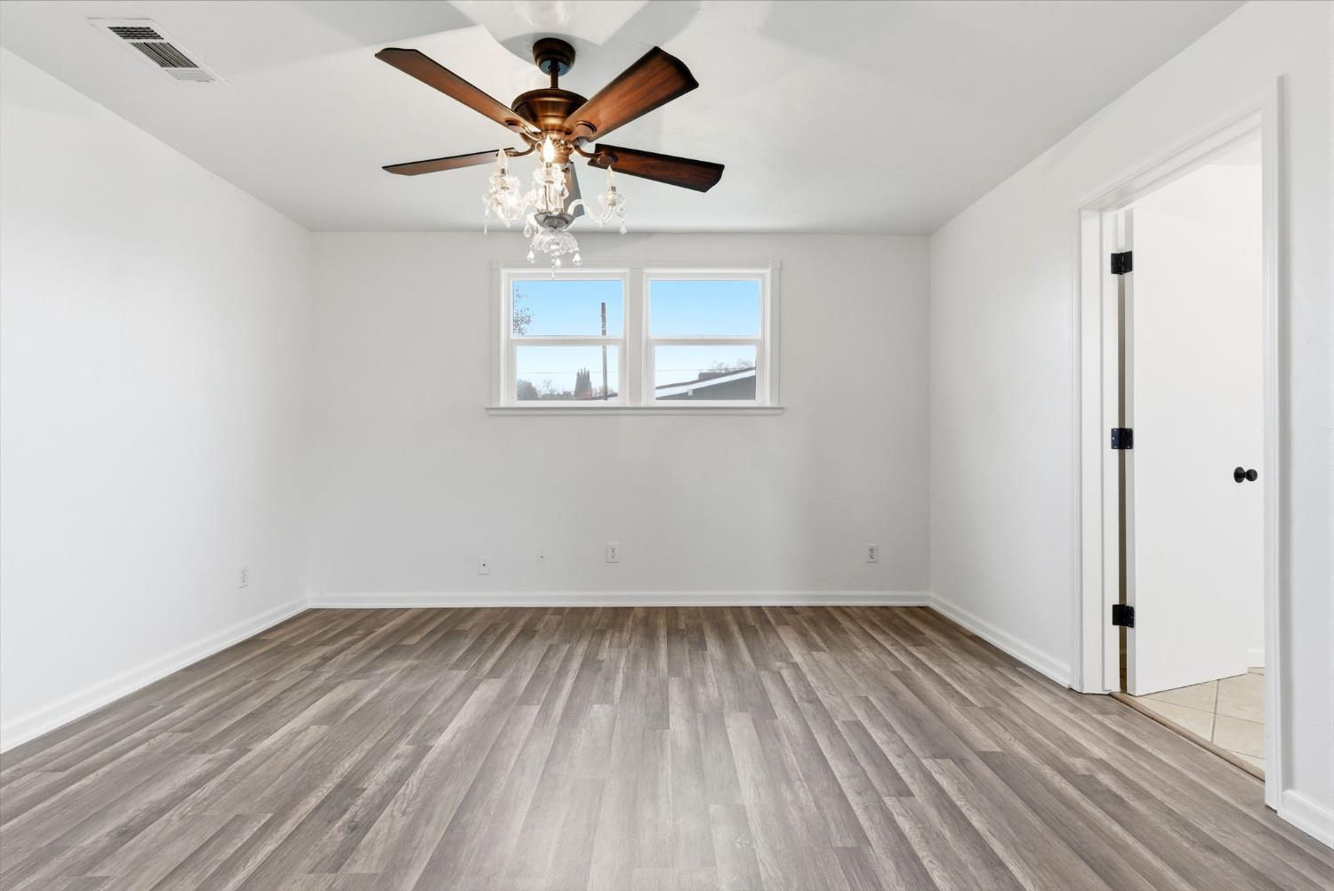 2111 Carter Way, Hanford, CA 93230