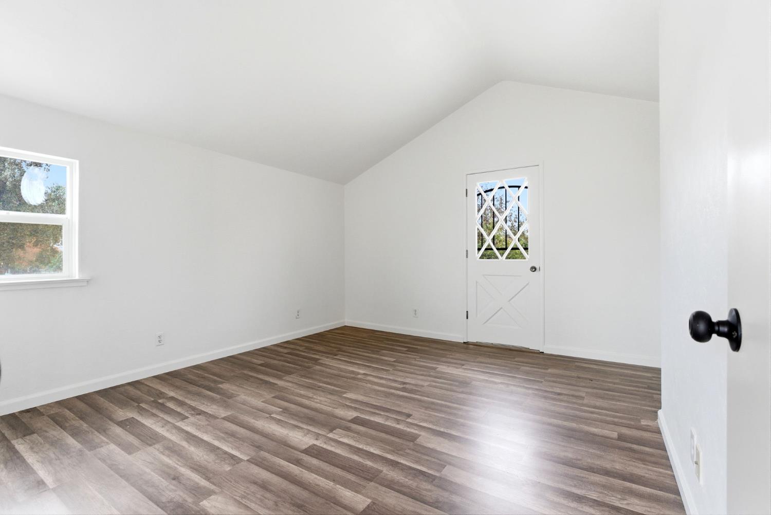 2111 Carter Way, Hanford, CA 93230