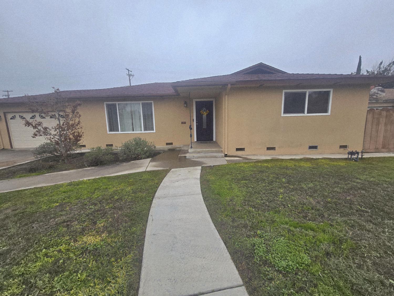 1448 E Akers Way, Dinuba, CA 93618