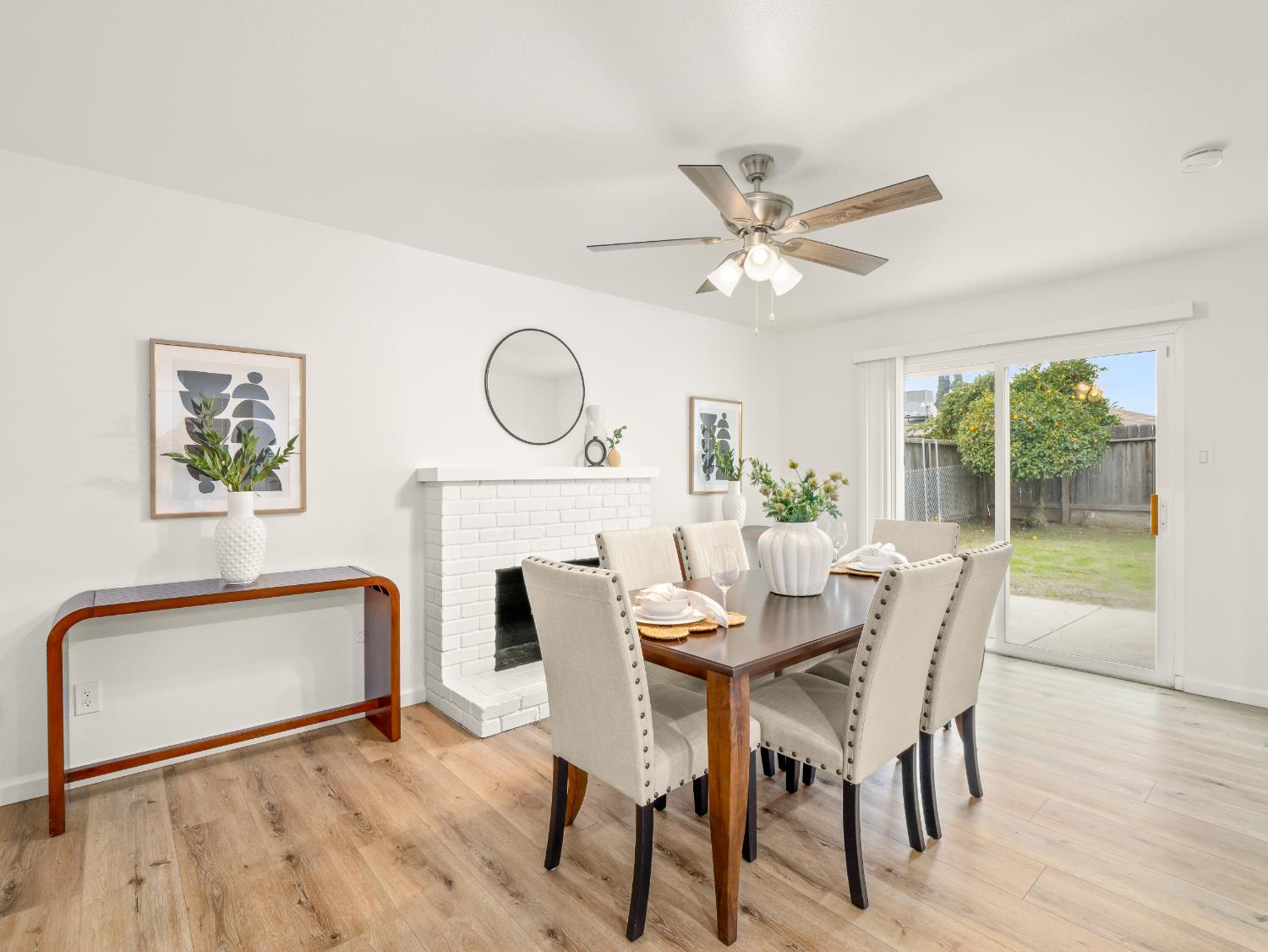 4557 N Sequoia Dr, Fresno, CA 93705