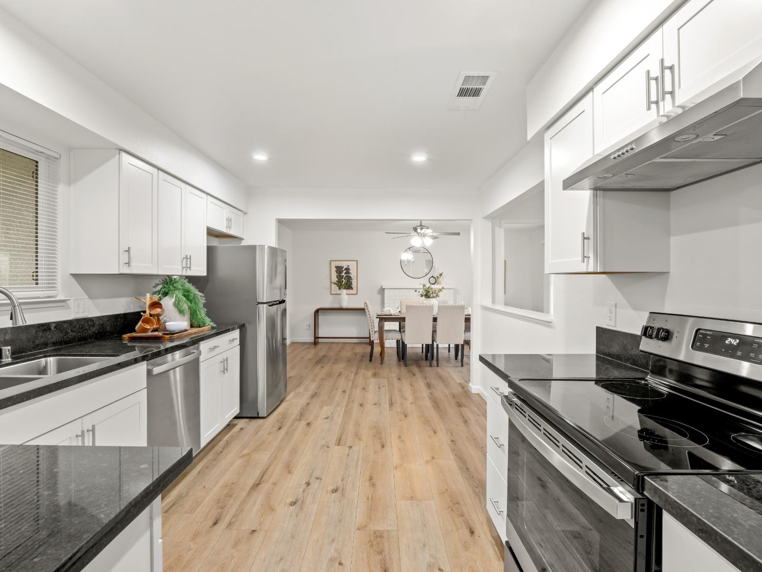 4557 N Sequoia Dr, Fresno, CA 93705