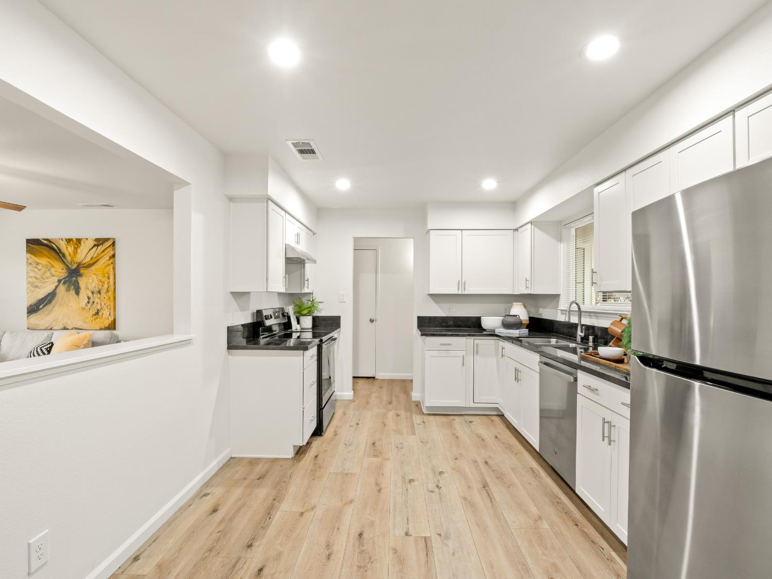 4557 N Sequoia Dr, Fresno, CA 93705