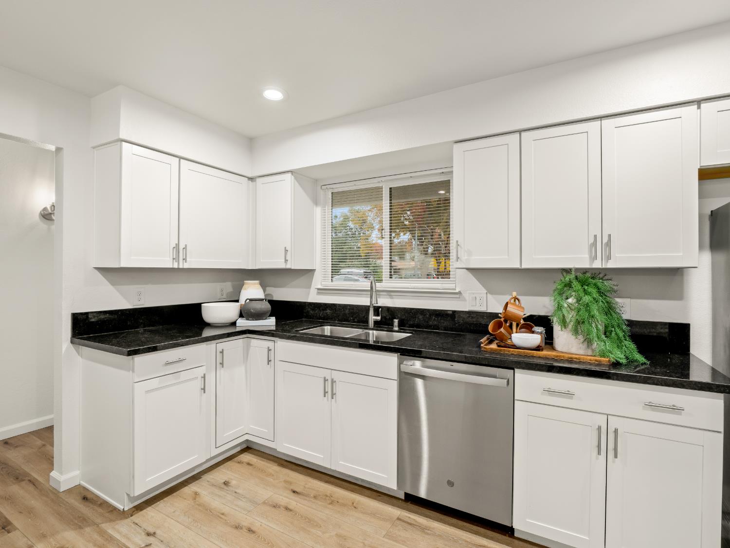 4557 N Sequoia Dr, Fresno, CA 93705