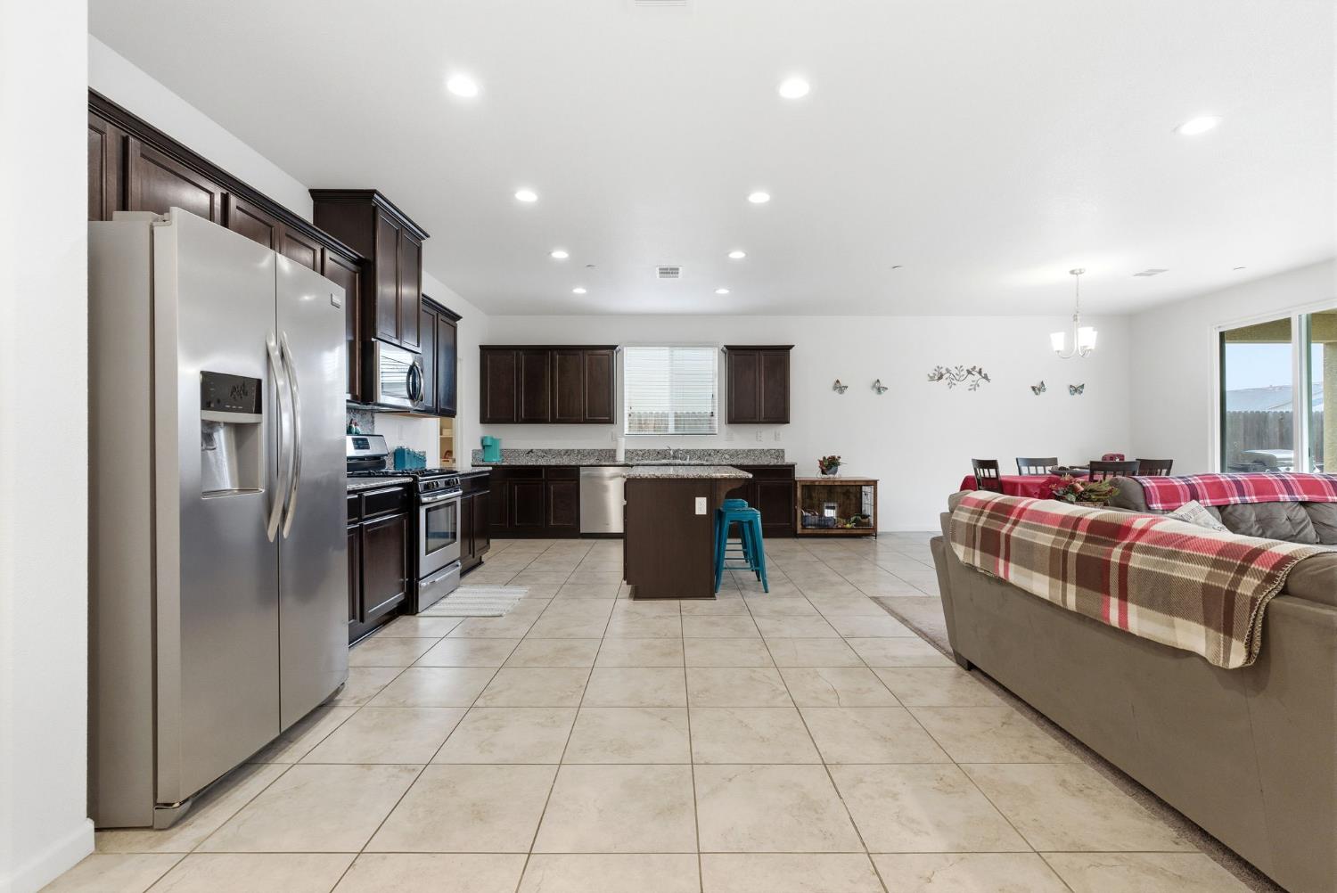 3934 E College, Visalia, CA 93292