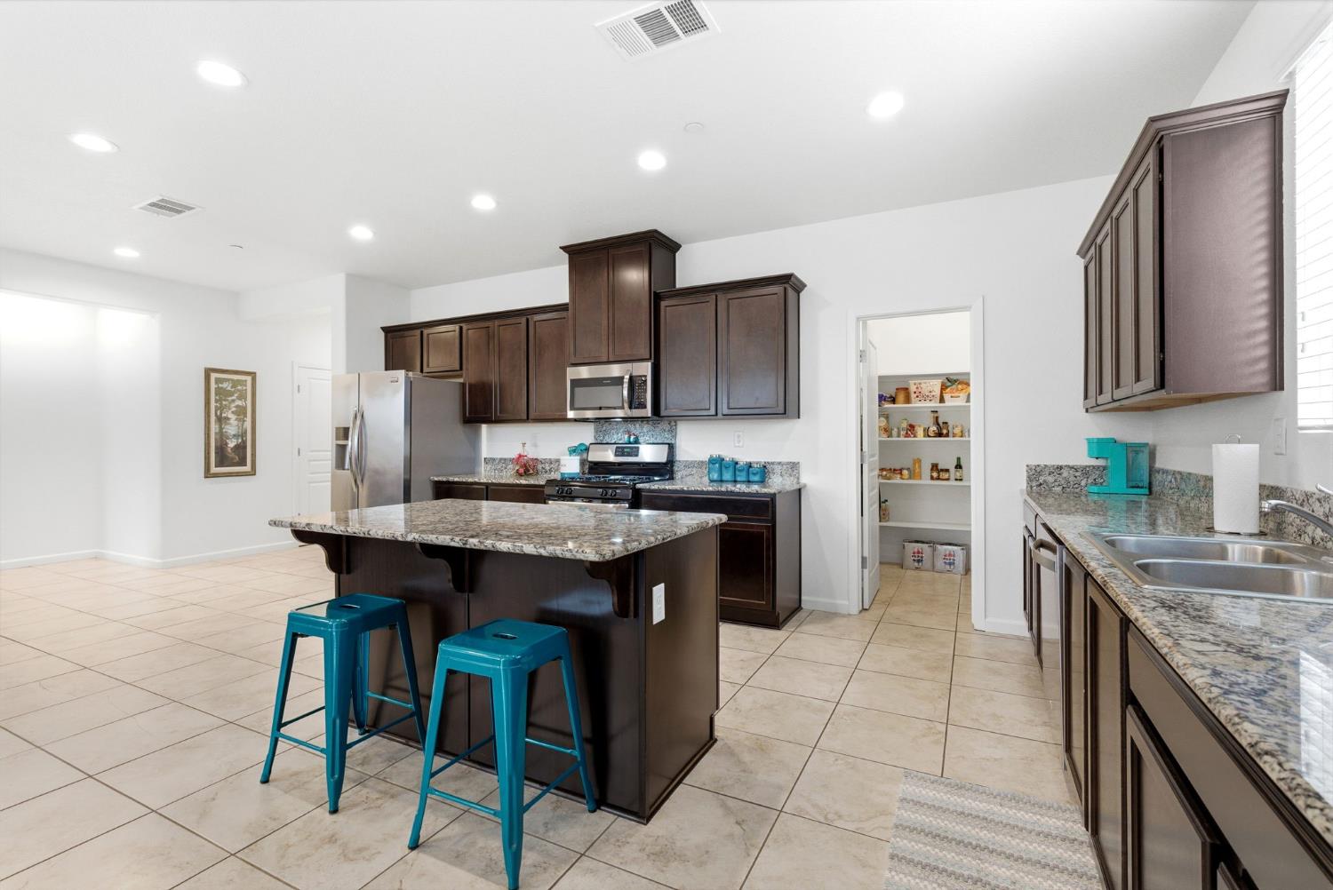 3934 E College, Visalia, CA 93292