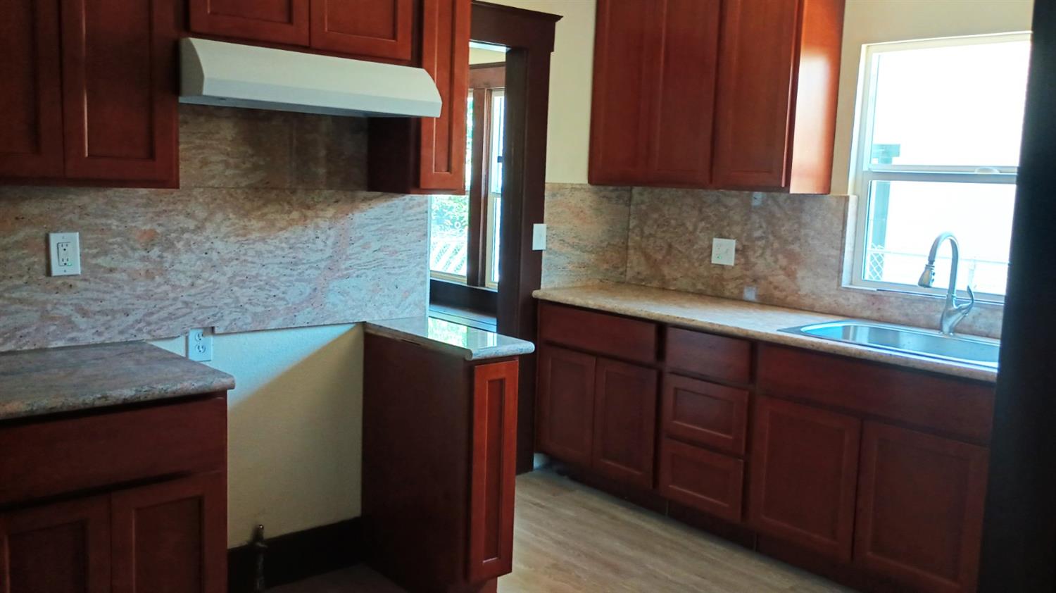 1327 N Ferger Ave, Fresno, CA 93728