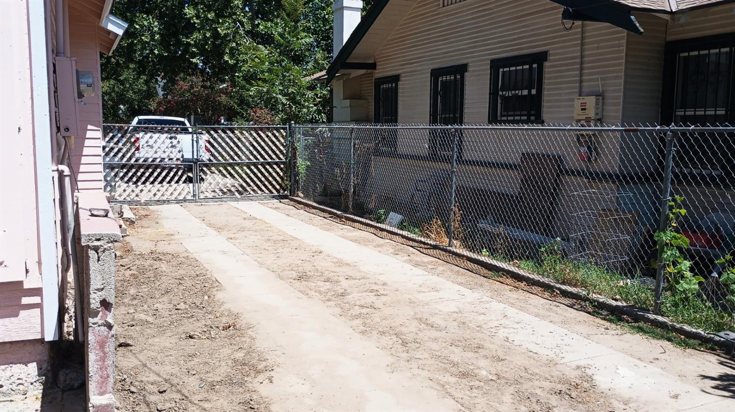 1327 N Ferger Ave, Fresno, CA 93728