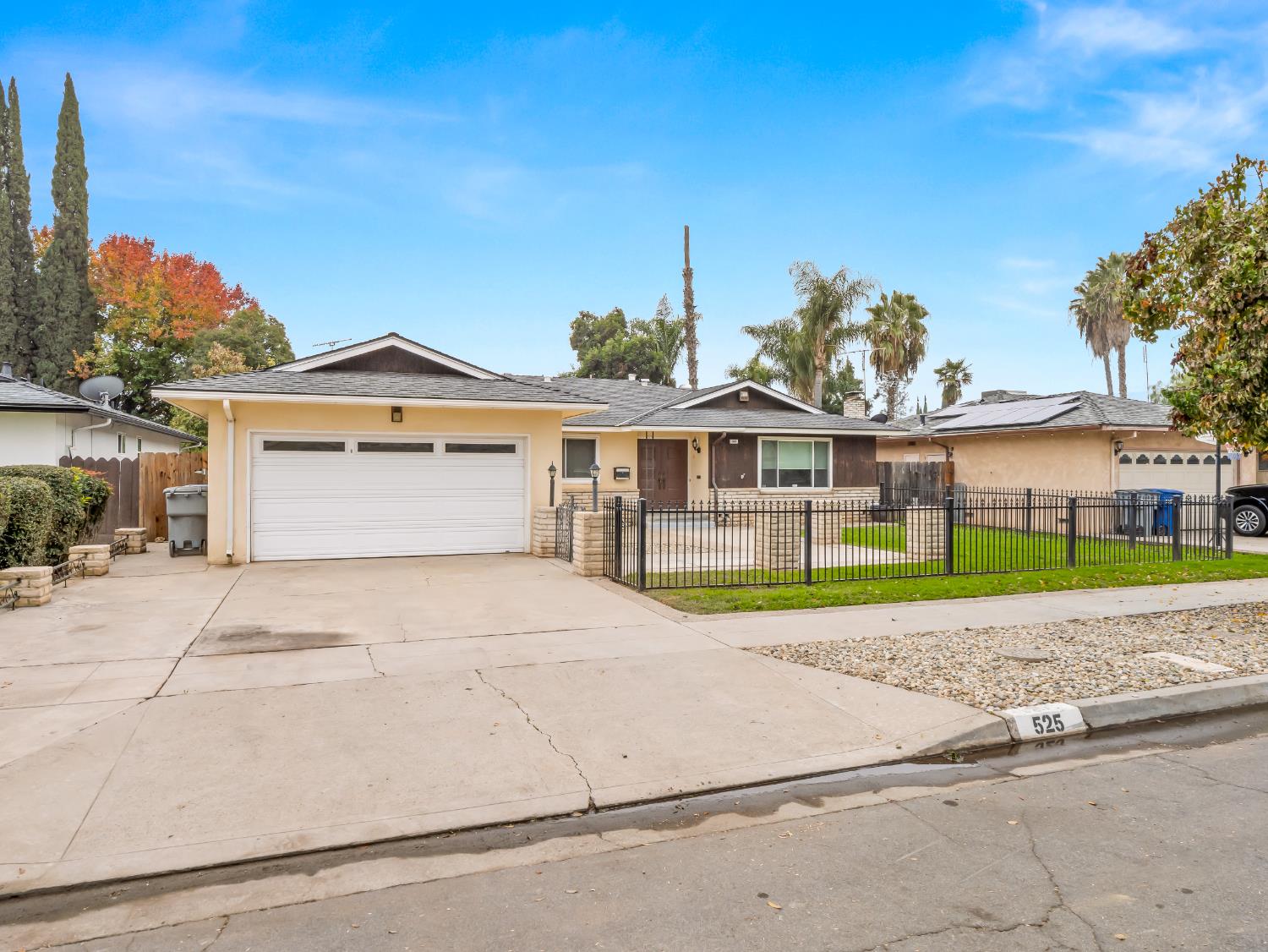 525 E Vartikian Ave, Fresno, CA 93710