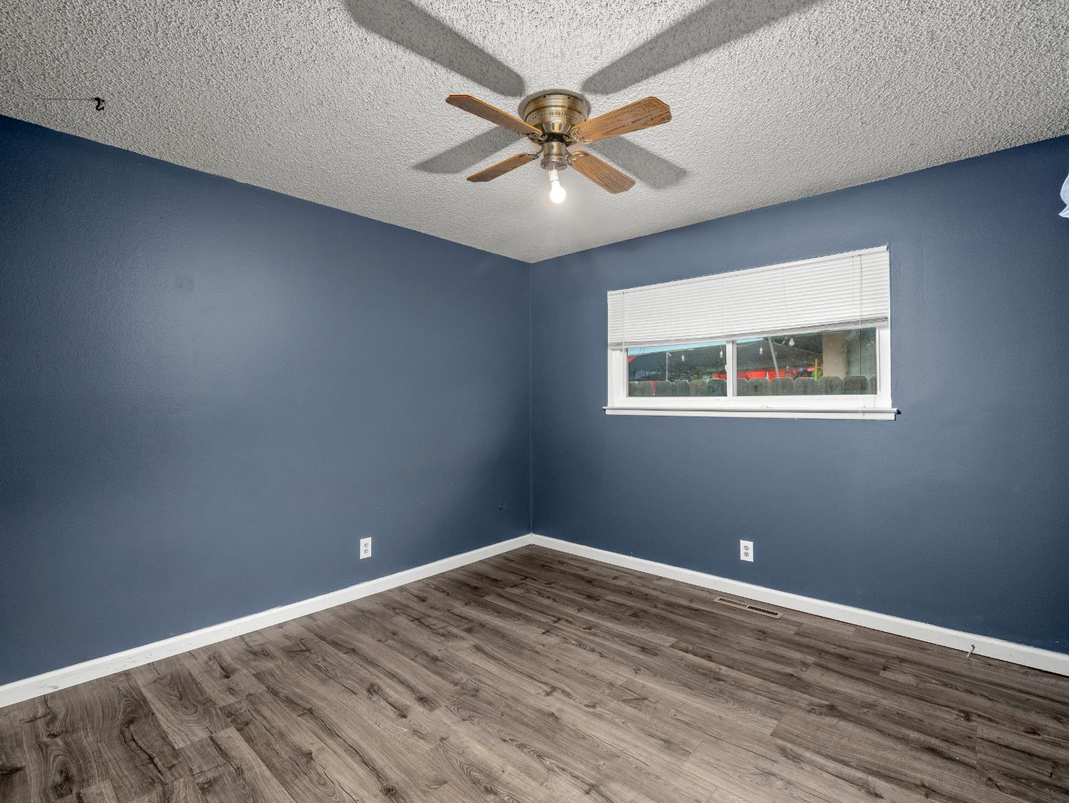 525 E Vartikian Ave, Fresno, CA 93710