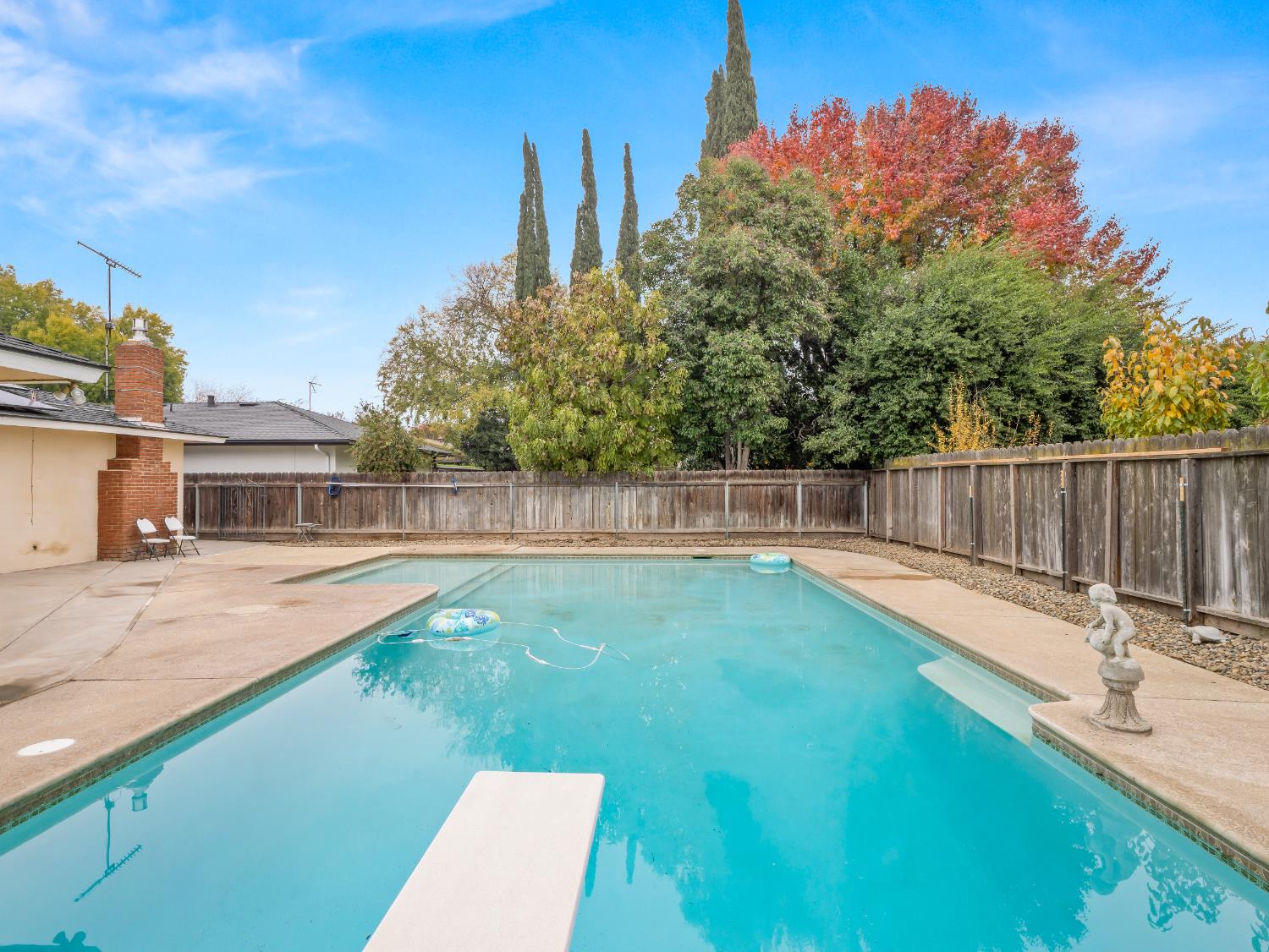 525 E Vartikian Ave, Fresno, CA 93710